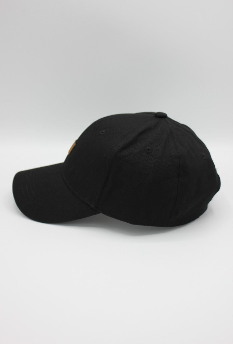 Melna cepure ar nagu