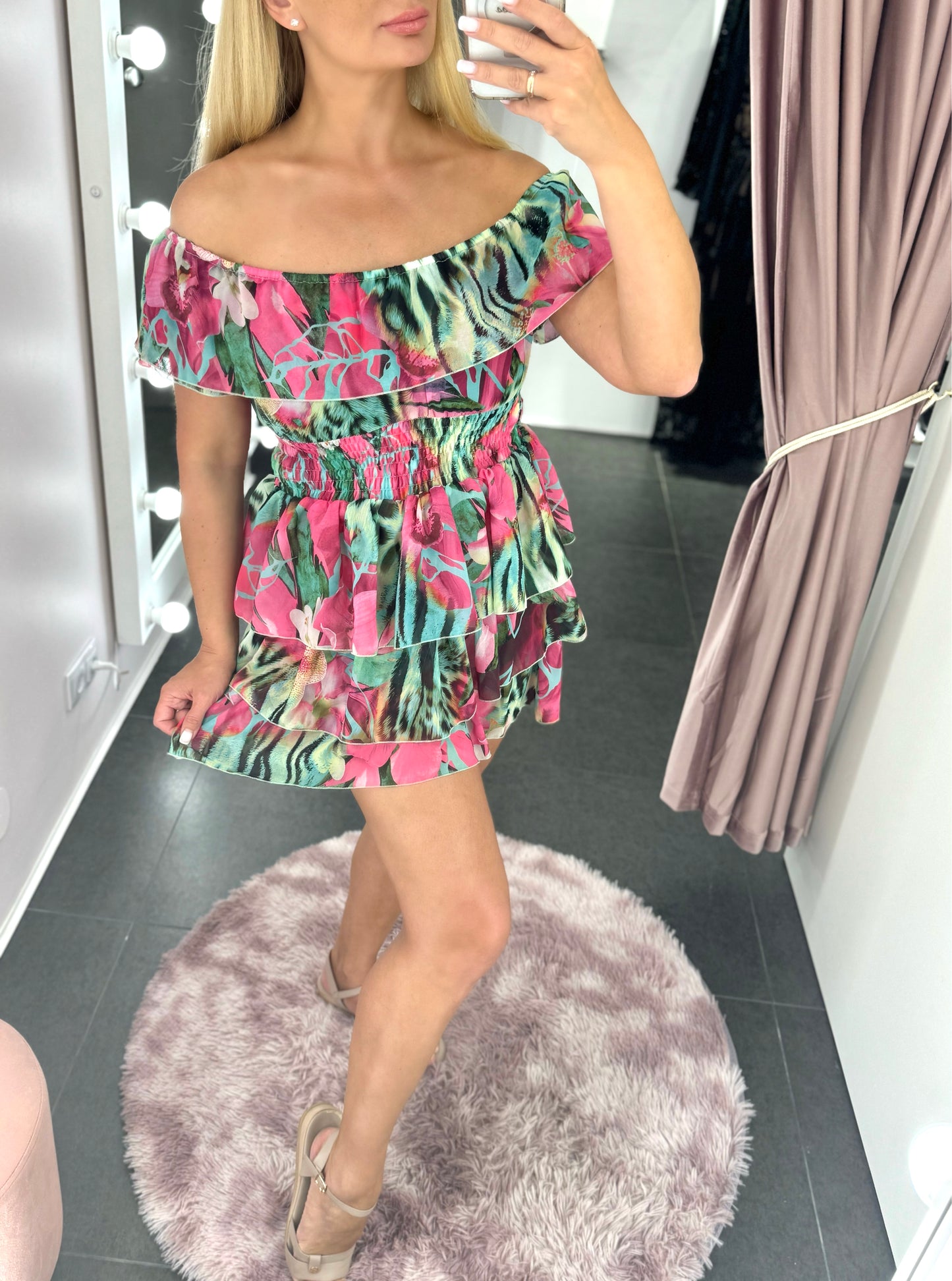 Raiba volānu kleita - zaļa