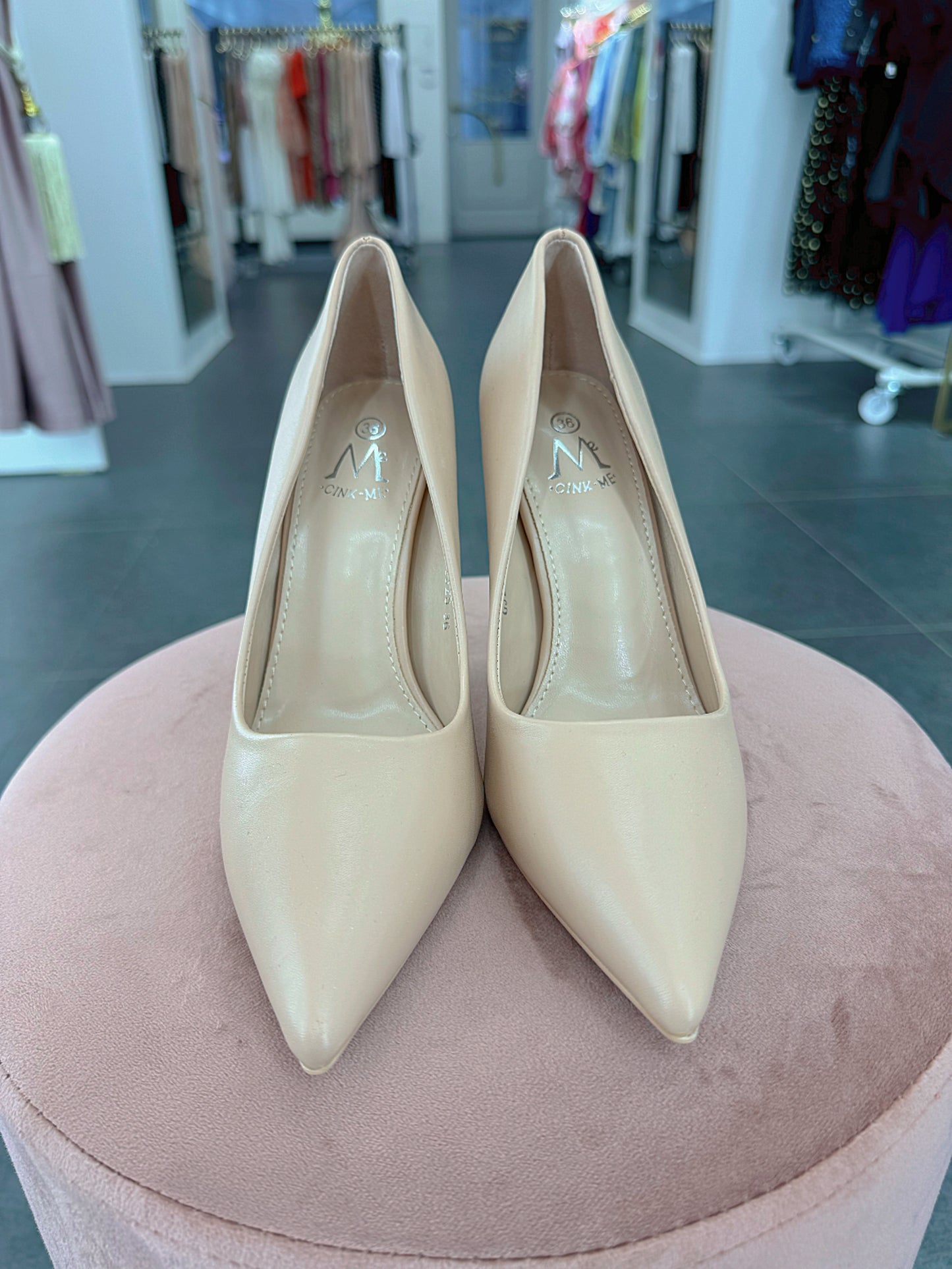 White leisure shoes with gold elements