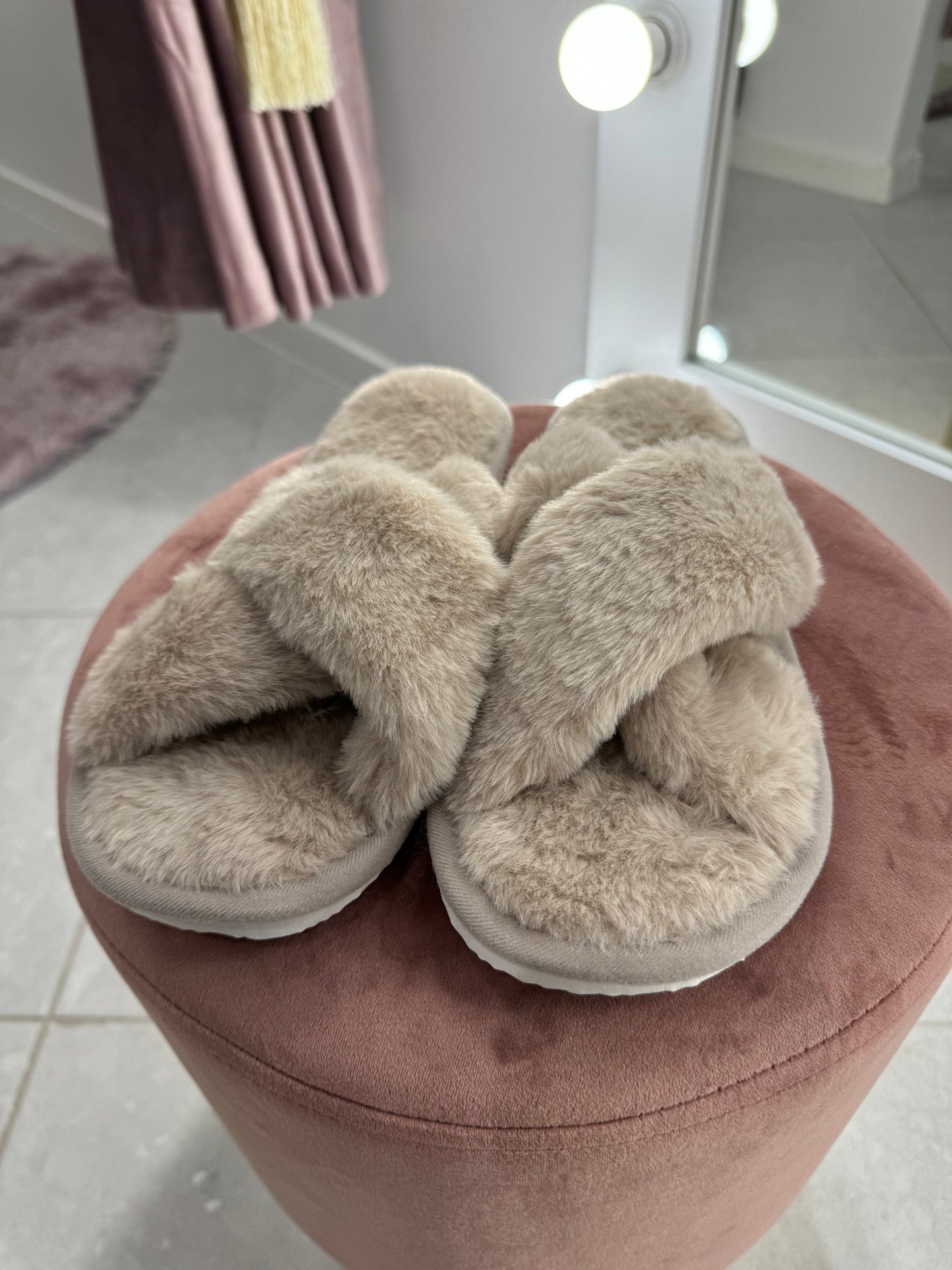 Krēmkrāsas čības