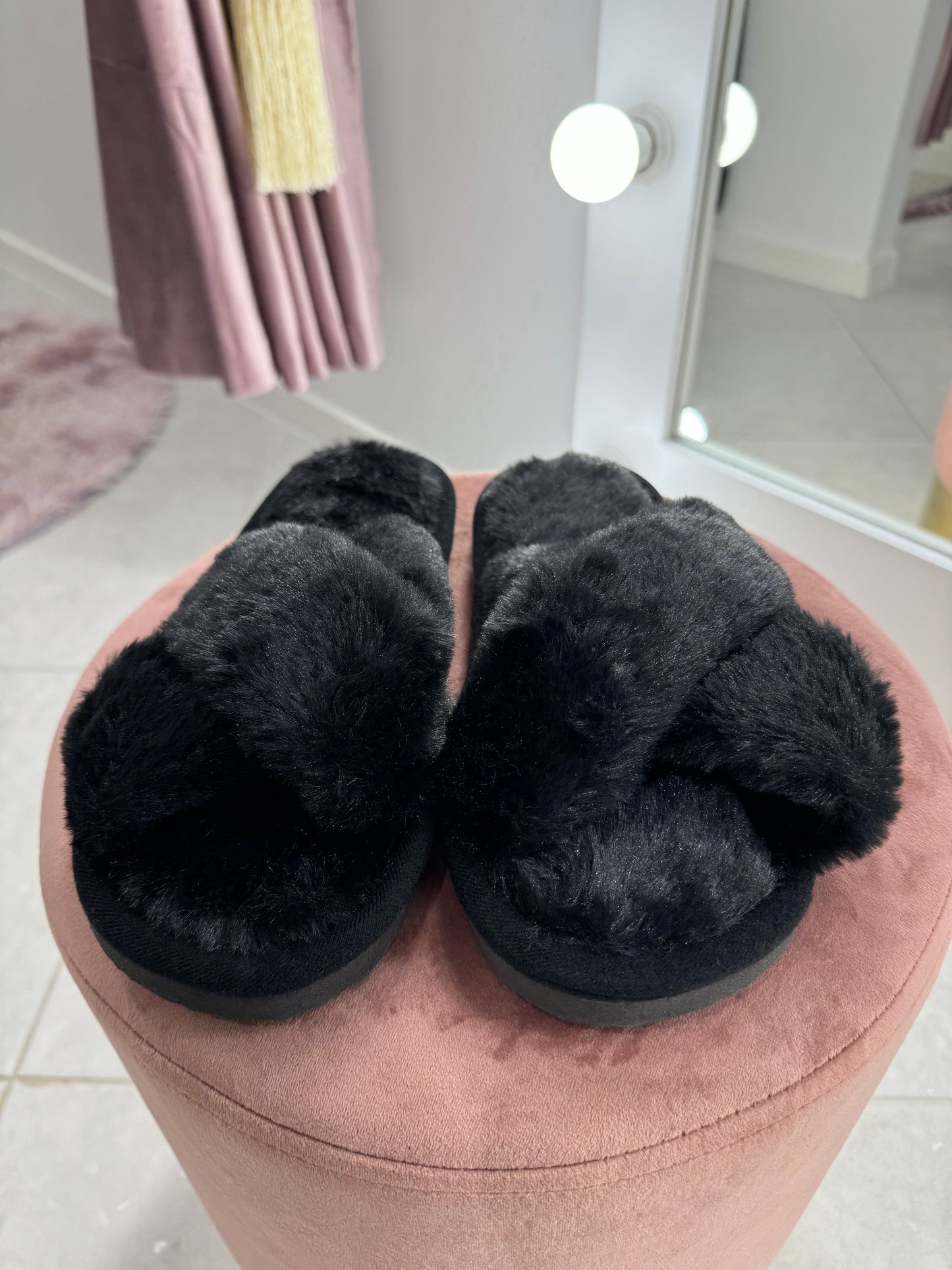 White leisure shoes with gold elements