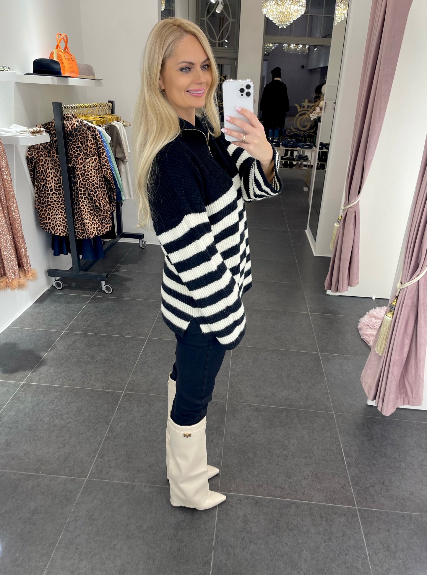 Melns svītrains džemperis