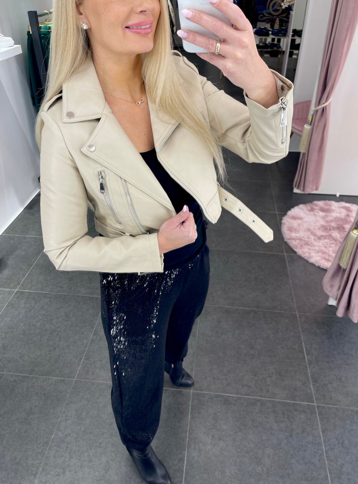 Krēmkrāsas ādas imitācijas jaka