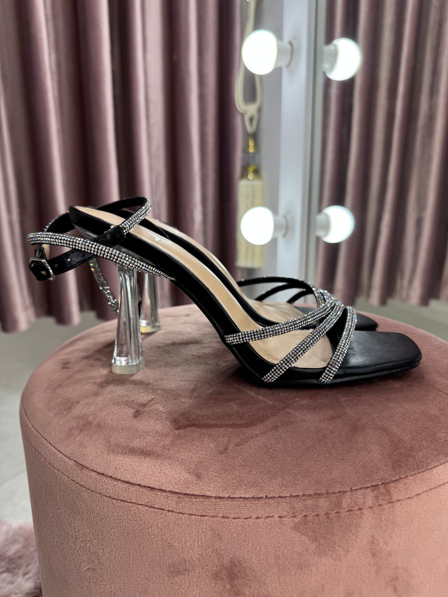 White leisure shoes with gold elements